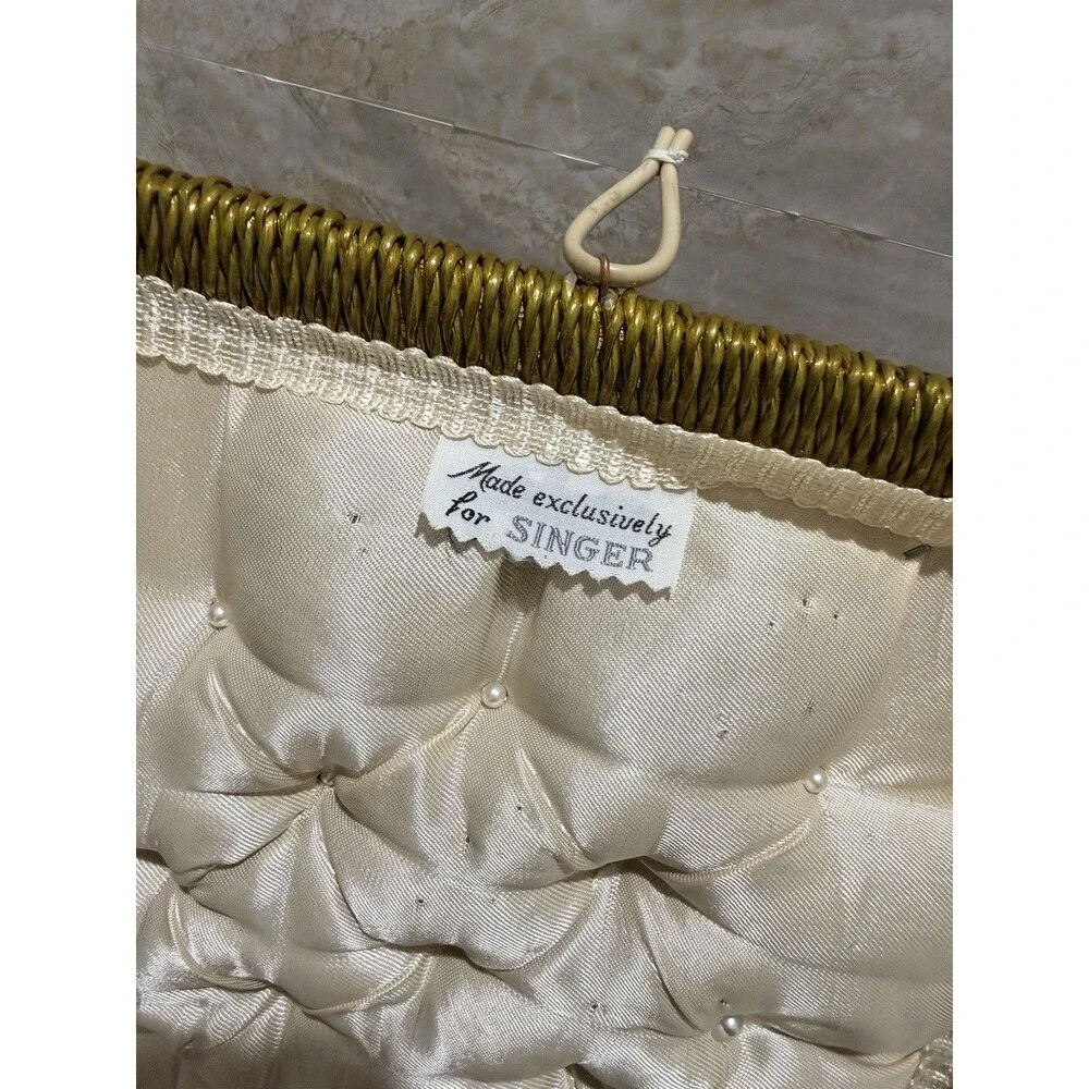 SINGER | Vintage Sewing Box • Super Unique design !